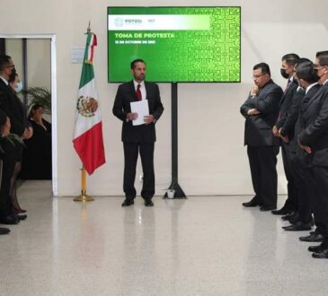 Rinden protesta funcionarios de la SCT