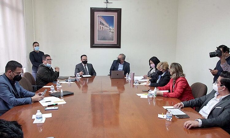 Comisión de Hacienda del Congreso solicitará información para valorar entrega de placas gratuitas
