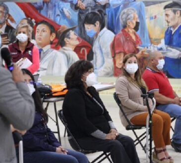 Alcaldesa Leonor Noyola, en coordinación con Gobierno Federal, entrega tarjetas para adultos mayores