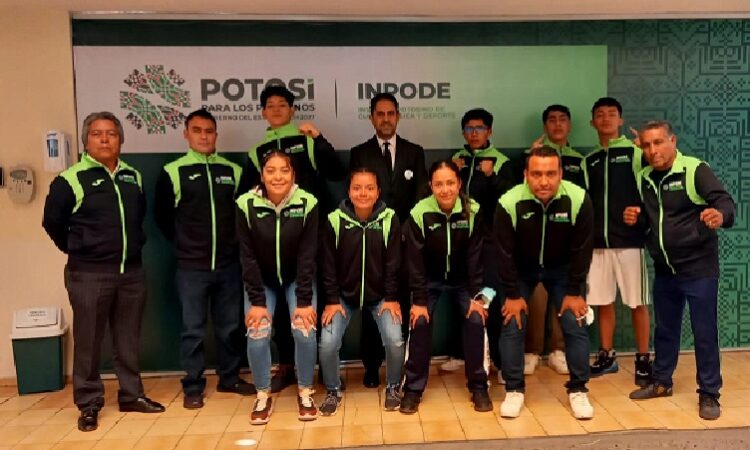 Se entregan uniformes a potosinos que van a Juegos Populares