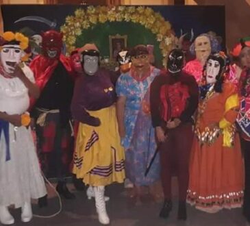 Comparsas para celebrar Xantolo en el Museo del Ferrocarril