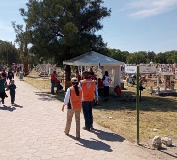 Visita a panteones, en orden: Protección Civil