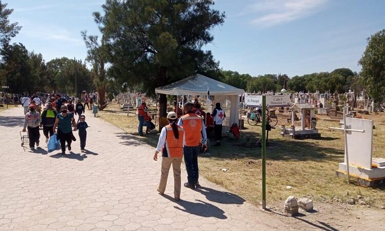 Visita a panteones, en orden: Protección Civil