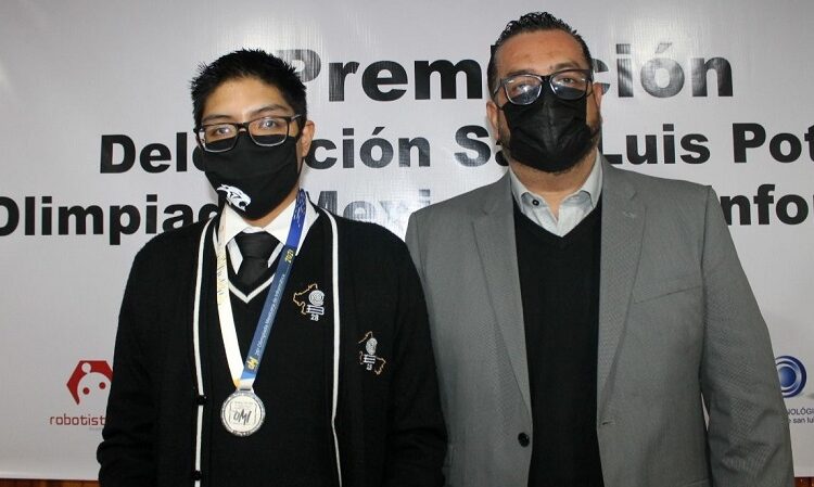 Alumno de Cobach logra medalla de plata en Olimpiada Nacional de Informática