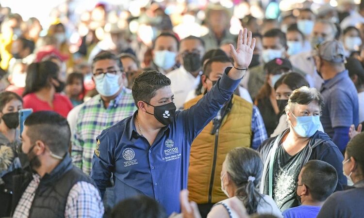 Ricardo Gallardo cumple a Zaragoza y Villa de Reyes con becas alimentarias