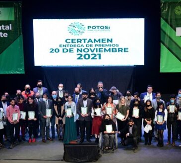 Gobierno de SLP entrega premios “20 de Noviembre”