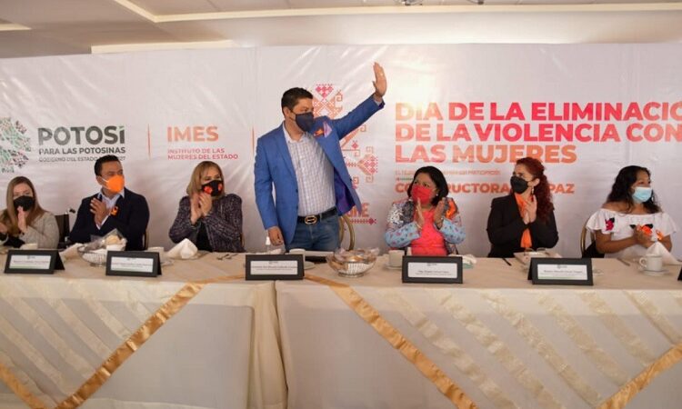 Ricardo Gallardo anuncia Red de Mujeres que protegerá sus derechos