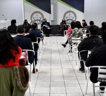 Realizan con éxito conversatorio por ley de periodistas y activistas