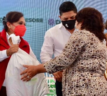 Continúa la entrega de becas alimentarias en Soledad de Graciano Sánchez