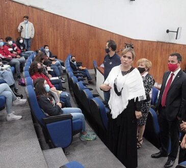 Con la participación de estudiantes del Instituto Cervantes Apostólica, el Congreso del Estado abre nuevamente sus puertas a visitas y pláticas legislativas