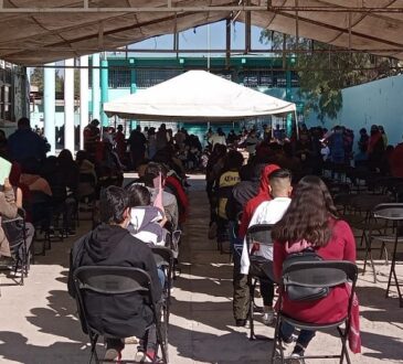 Jóvenes responden a la jornada de vacunación contra COVID-19 en Soledad