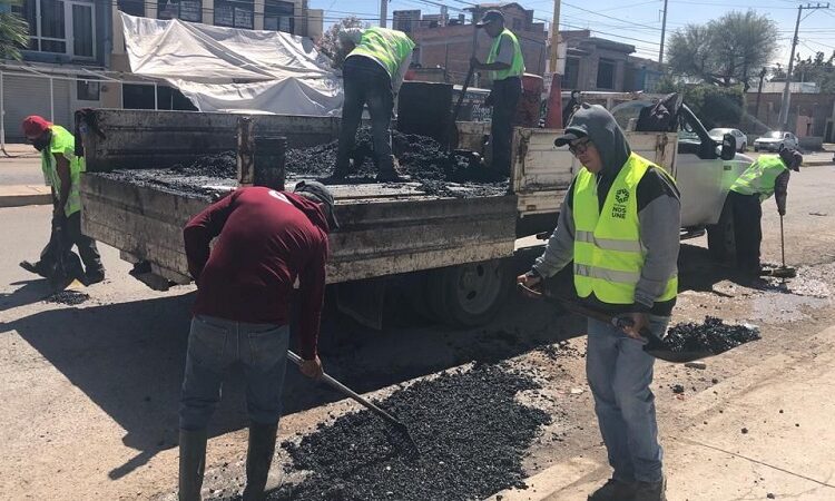 Intenso trabajo de bacheo en vialidades de Soledad de Graciano Sánchez