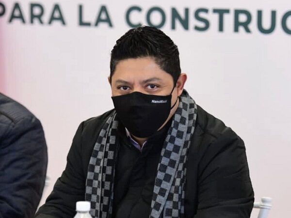 Madres solteras y adultos mayores tendrán pensiones: Gobernador