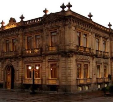 Rostros emergentes, máscara contemporánea