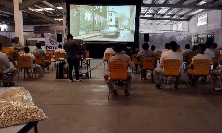 "Cineteca para todas y todos" en el penal de La Pila
