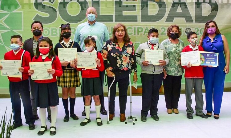 Alcaldesa de Soledad entrega reconocimientos a ganadores del concurso “Vigilantes de la Honestidad”