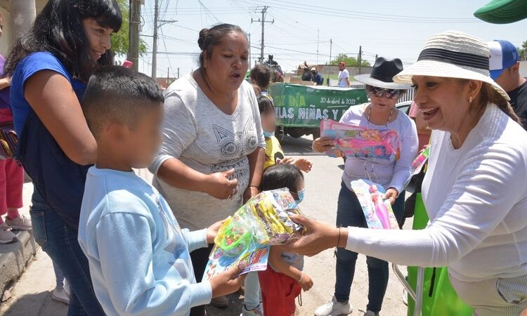Alcaldesa de Soledad festeja a los niños y niñas en su día