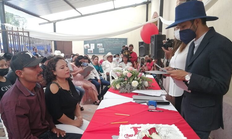 “Registro en tu Comunidad” llevó a cabo matrimonios civiles y registros de actas de nacimiento en Bledos.