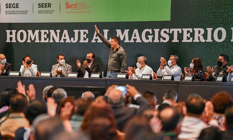 Tiene magisterio potosino total respaldo del nuevo gobierno: Gallardo
