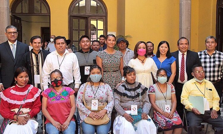 Rinden protesta las y los integrantes del Grupo Operativo Técnico para la Consulta Indígena; representan a diversas etnias