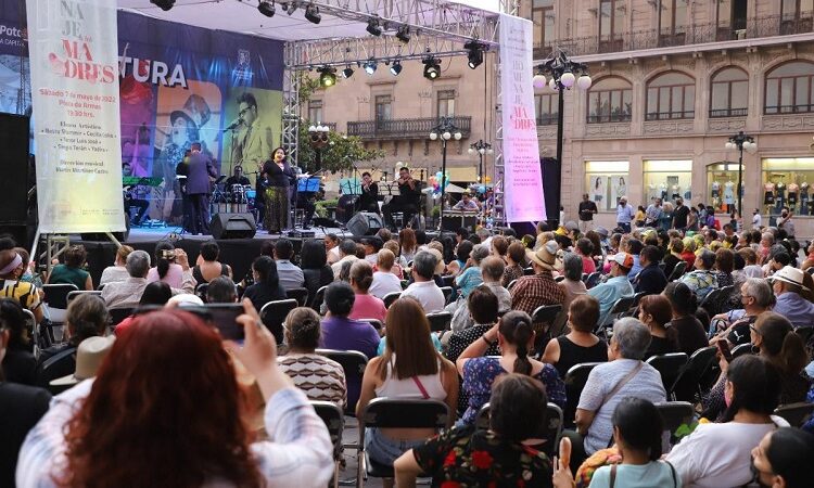 Gobierno de la Capital celebró con festival musical a las mamás potosinas