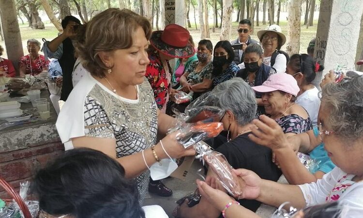 DIF e INAPAM celebran a las madres soledenses