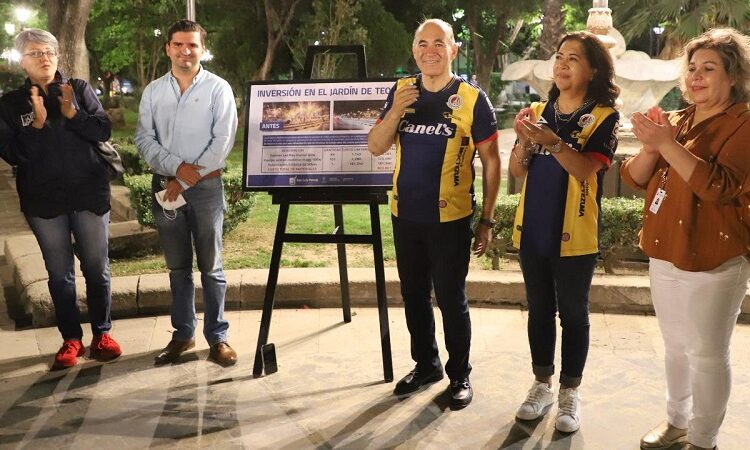 Alcalde Enrique Galindo encendió la nueva iluminación del jardín de Tequis y el mercado Hidalgo