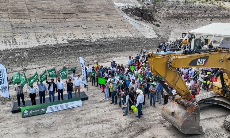 Ricardo Gallardo escucha demanda de agua y rehabilita presa “El Peaje”