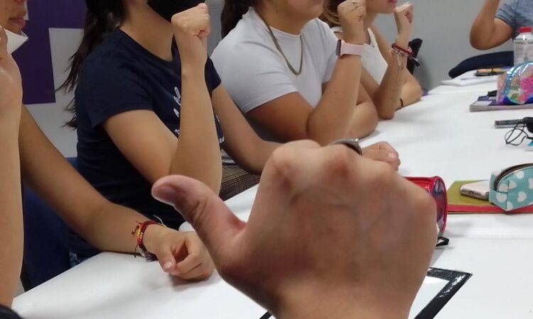 Se mantienen activos los cursos de Lengua de Señas Mexicana en el DIF Municipal