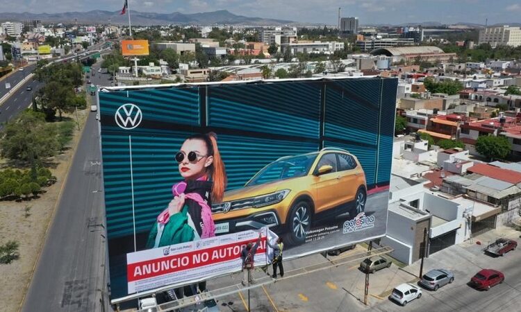 Ayuntamiento de San Luis Potosí inicia operativo de regularización de anuncios espectaculares