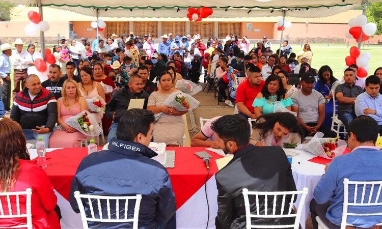 Matrimonios colectivos llevó a cabo la Oficialía del Registro Civil de Villa de Reyes.