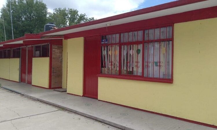 El área de Respuesta Ciudadana de Soledad de Graciano Sánchez continúa embelleciendo las escuelas del municipio