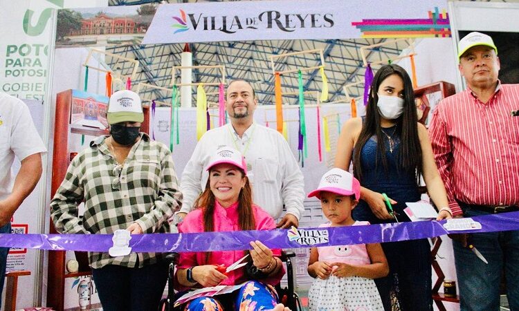 Inauguran stands de Villa de Reyes en la FENAPO 2022.
