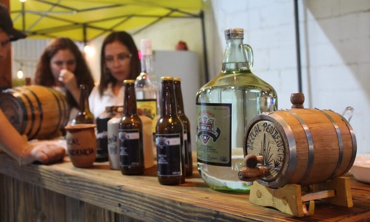 Impulsa FENAPO mezcales y cerveza artesanal