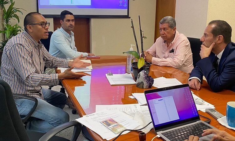 Serán revisadas constancias de taxistas canceladas: Leonel Serrato