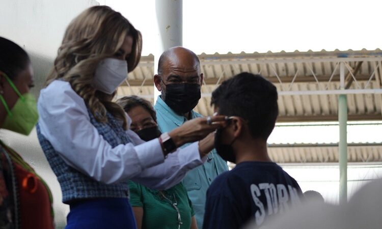 Entrega DIF Estatal más de mil lentes gratuitos para niñez potosina en FENAPO