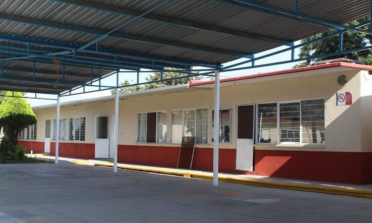Con mesabancos, pizarrones y materiales renovados, el Gobierno de la Capital dignifica las escuelas municipales