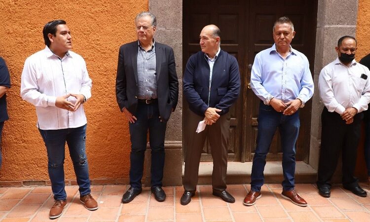 El alcalde Enrique Galindo nombra a Luis Mejía como encargado de despacho en la Delegación de Villa de Pozos