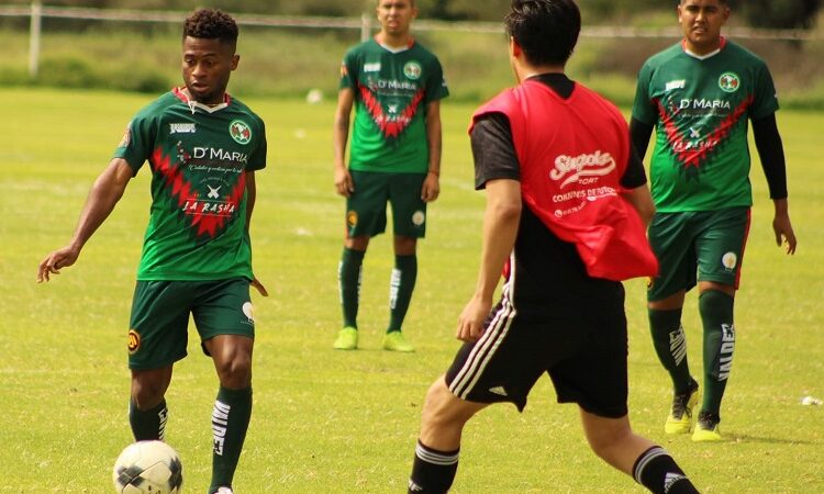 Coméis-Barbudos derrota a AB Los 3 Chiflados en la Liga Zona Industrial.