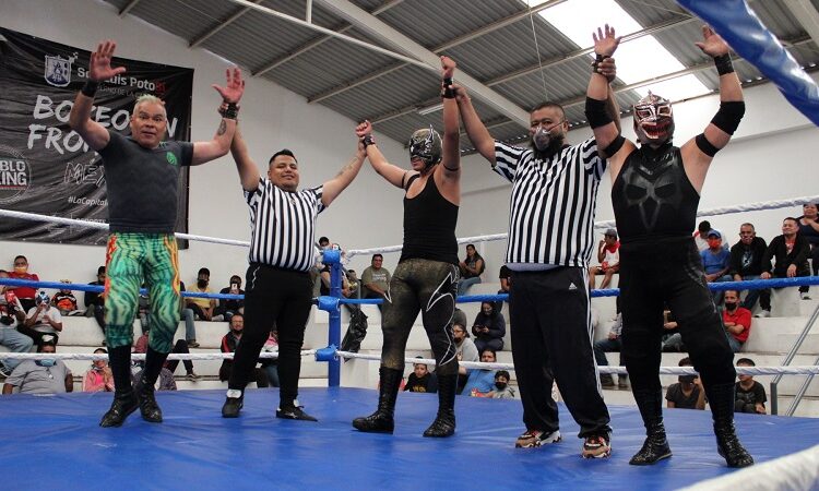 Emocionante fue la función de lucha libre celebrada en el gimnasio municipal “Ramón Rosales”