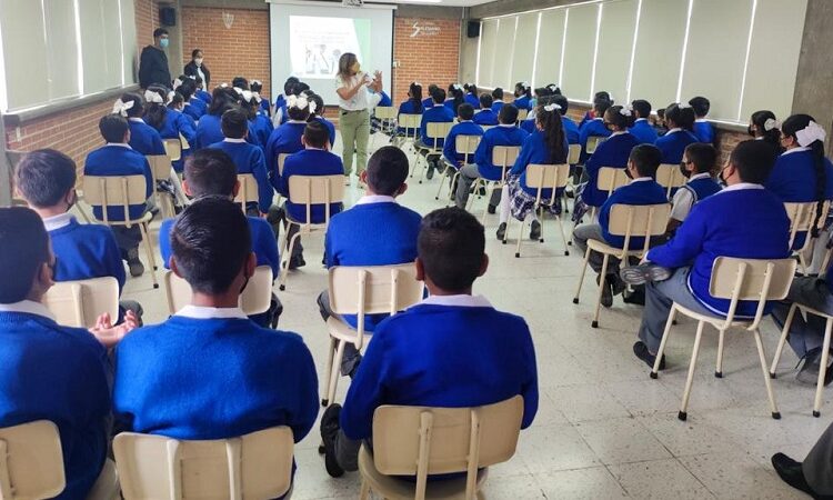 Imparten pláticas en Soledad para poner fin al acoso escolar