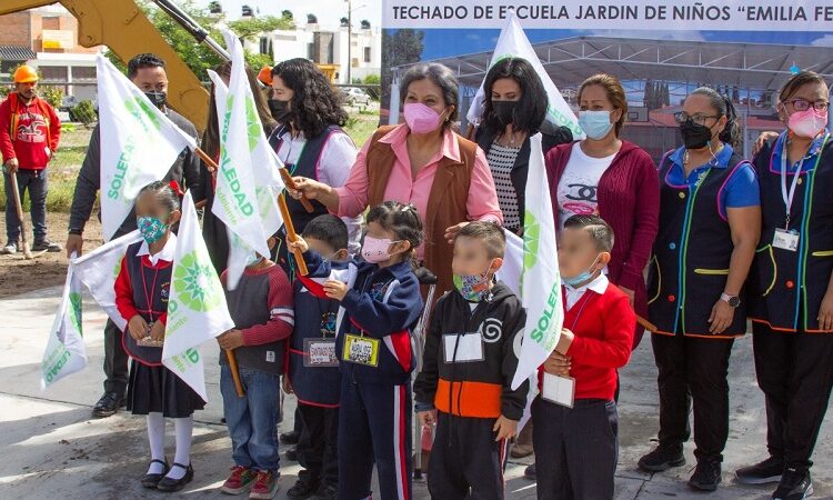 Alcaldesa de Soledad da arranque a las obras de techado en el Jardín de Niños Emilia Ferreiro