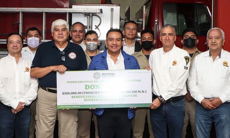 Recibe Cuerpo de Bomberos apoyo estatal por 300 mil pesos