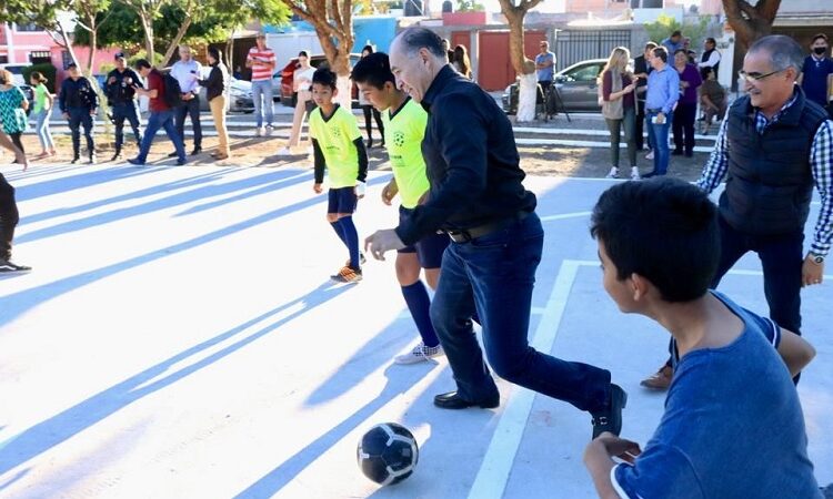 Gobierno de la Capital promueve el esparcimiento en la colonia Valle Escondido, con el primer parque de La Capital del Sí