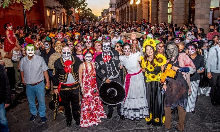 Impresionante afluencia de familias en el tercer día de Xantolo en tu Ciudad