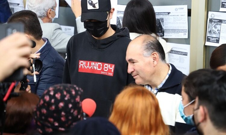 Alcalde Enrique Galindo atiende a estudiantes de la Facultad de Derecho
