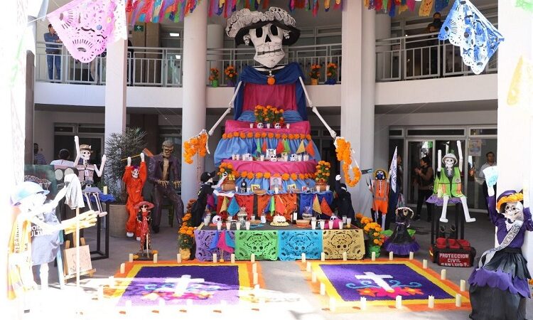 Gobierno de la Capital inaugura tradicional altar de muertos en la Unidad Administrativa Municipal
