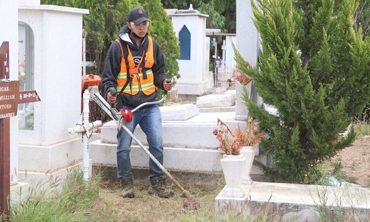 Con cementerios municipales limpios y seguros, Gobierno de la Capital se reporta listo para la llegada de miles de visitantes