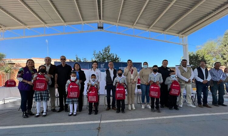 Gobierno de la Capital entrega útiles escolares a alumnos de escuelas municipales