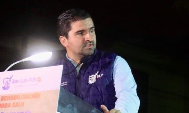 Ayuntamiento invita a los potosinos a participar en la decoración con nochebuena en el Corredor Carranza